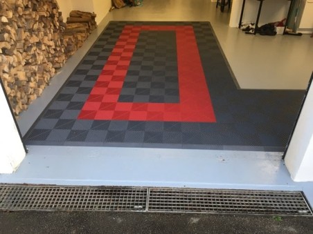 Carrelage de sol de garage plein gris et rouge foncé SquareFLOOR