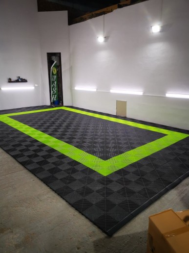 Carrelage de sol de garage noir et vert SquareFLOOR