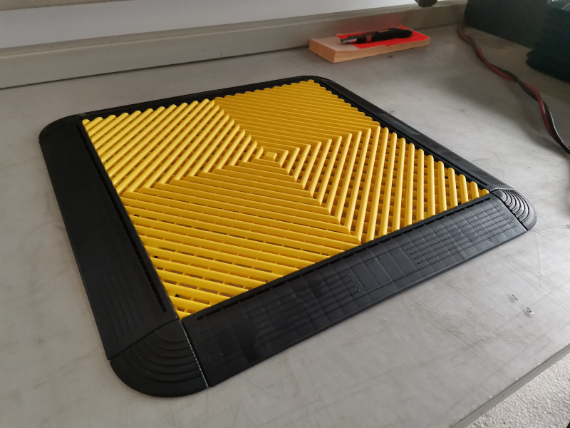 Dalle de sol clipsable BOX40 JAUNE 40 x 40 cm Dalle de sol clipsable BOX40 JAUNE 40 x 40 cm