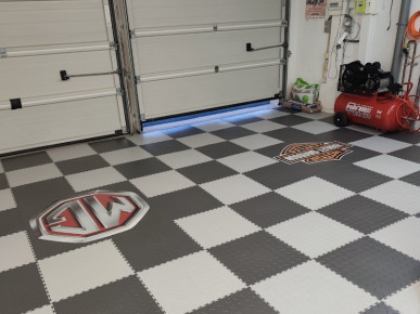 Dalles PVC garage gris foncé